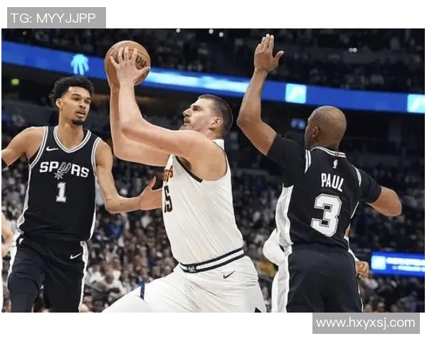 马刺与凯尔特人激战正酣精彩瞬间回顾与赛场图片分享